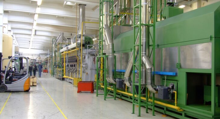 Jak zwiększyć swoje zyski? Odkryj znaczenie regularnego czyszczenia hal produkcyjnych!