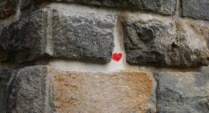 Jak optymalizować sprzątanie hali produkcyjnej? Odkryj profesjonalne metody i procedury!