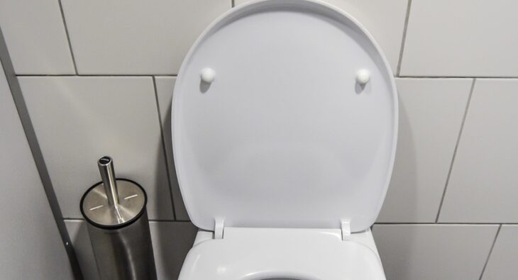 Odkryj Top 5 materiałów idealnych do twojej kabiny sanitarnej – Które są najtrwalsze?